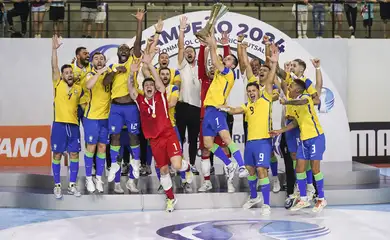 Brasil supera Argentina e conquista Copa América de futsal