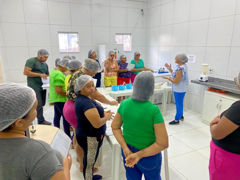Assú/16/04: Secretaria de Assistência Social inicia curso de bolos gratuito